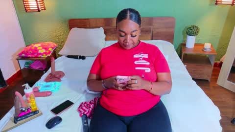 Snapshot of curvyebonyy_ chatting on 04.17.26 Danna online show from 04.17.26
