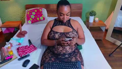 Snapshot of curvyebonyy_ chatting on 04.25.26 Danna online show from 04.25.26