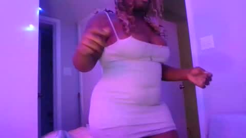 Snapshot of curvyychocolate chatting on 01.27.25 curvyychocolate online show from 01.27.25