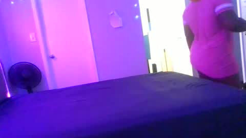 Snapshot of curvyychocolate chatting on 03.10.25 curvyychocolate online show from 03.10.25