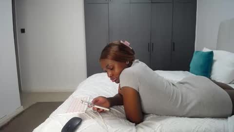 Snapshot of cute_ass18 chatting on 03.25.26 Liya online show from 03.25.26