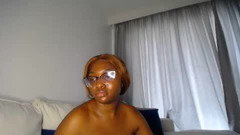 Snapshot of cute_ass18 chatting on 04.13.26 Liya online show from 04.13.26