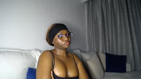 Snapshot of cute_ass18 chatting on 04.21.26 Liya online show from 04.21.26