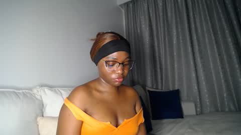 Snapshot of cute_ass18 chatting on 04.22.26 Liya online show from 04.22.26