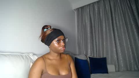Snapshot of cute_ass18 chatting on 04.23.26 Liya online show from 04.23.26