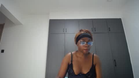 Snapshot of cute_ass18 chatting on 04.25.26 Liya online show from 04.25.26