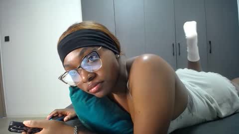 Snapshot of cute_ass18 chatting on 04.26.26 Liya online show from 04.26.26
