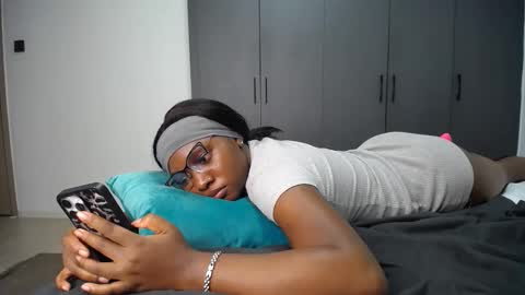 Snapshot of cute_ass18 chatting on 04.29.26 Liya online show from 04.29.26