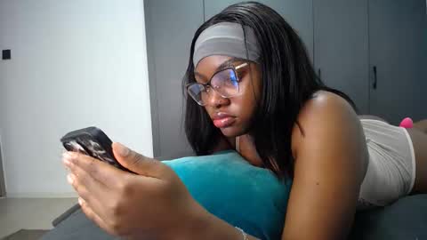 Snapshot of cute_ass18 chatting on 04.30.26 Liya online show from 04.30.26
