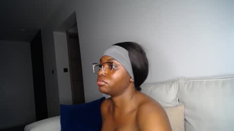 Snapshot of cute_ass18 chatting on 04.30.26 Liya online show from 04.30.26