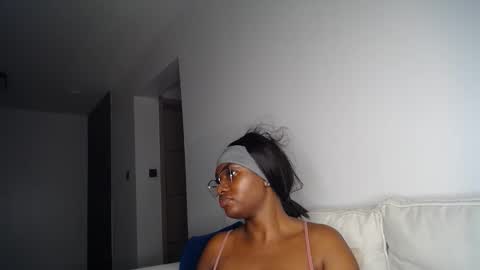 Snapshot of cute_ass18 chatting on 04.30.26 Liya online show from 04.30.26