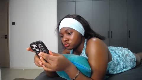 Snapshot of cute_ass18 chatting on 05.02.26 Liya online show from 05.02.26