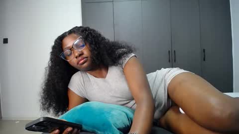 Snapshot of cute_ass18 chatting on 05.17.26 Liya online show from 05.17.26