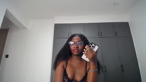 Snapshot of cute_ass18 chatting on 05.28.26 Liya online show from 05.28.26