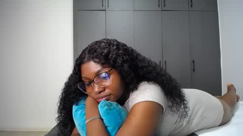 Snapshot of cute_ass18 chatting on 05.30.26 Liya online show from 05.30.26