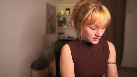 Snapshot of cute_brutality chatting on 11.24.25 Coco online show from 11.24.25