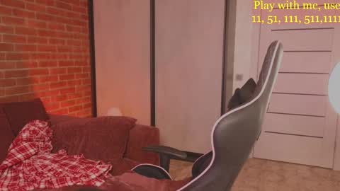 Everyday stream in the same time online show from 03.05.25