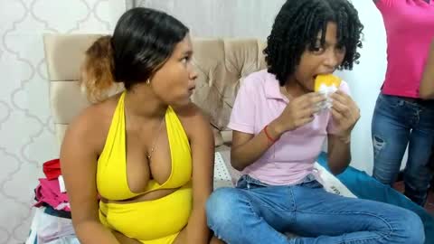 Snapshot of cute_ebony_18_ chatting on 10.17.25 cute_ebony_18_ online show from 10.17.25