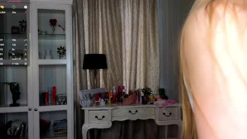 Snapshot of cute_fox_girl chatting on 04.24.26 Anne online show from 04.24.26