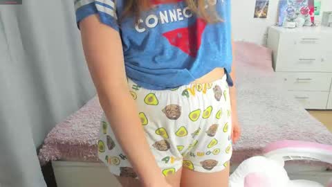 Snapshot of cute_kate0 chatting on 09.24.25 cute_kate0 online show from 09.24.25