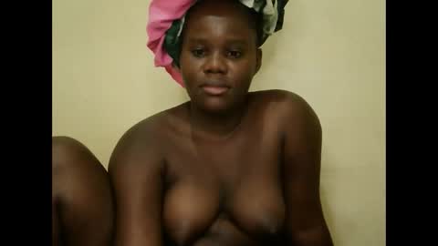 cute_latifah online show from 02.22.26