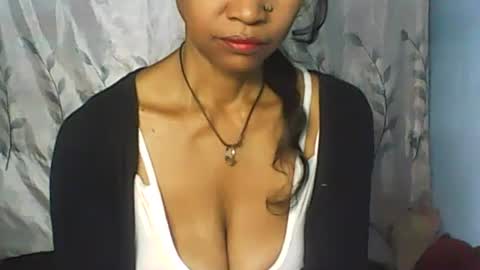 Snapshot of cute_moll chatting on 02.08.25 murielle online show from 02.08.25