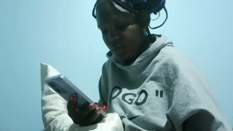 Snapshot of cute_roxie chatting on 02.20.25 cute_roxie online show from 02.20.25