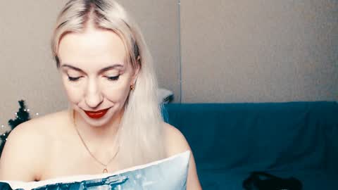 Snapshot of cute_smile_shy chatting on 01.08.25 cute_smile_shy online show from 01.08.25