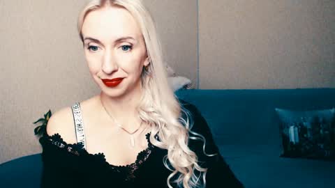 Snapshot of cute_smile_shy chatting on 01.11.25 cute_smile_shy online show from 01.11.25