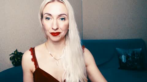 Snapshot of cute_smile_shy chatting on 01.14.25 cute_smile_shy online show from 01.14.25