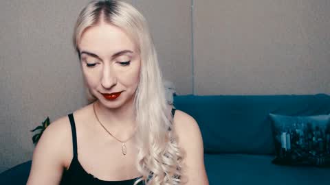 Snapshot of cute_smile_shy chatting on 01.21.25 cute_smile_shy online show from 01.21.25