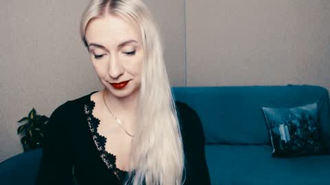 Snapshot of cute_smile_shy chatting on 01.23.25 cute_smile_shy online show from 01.23.25