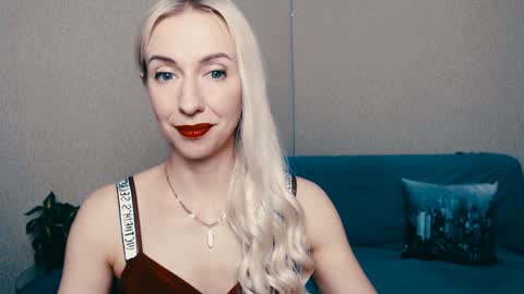 Snapshot of cute_smile_shy chatting on 01.24.25 cute_smile_shy online show from 01.24.25