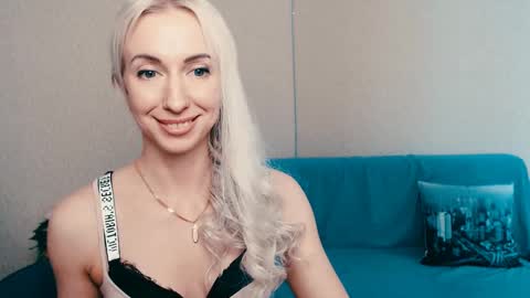 Snapshot of cute_smile_shy chatting on 02.23.25 cute_smile_shy online show from 02.23.25