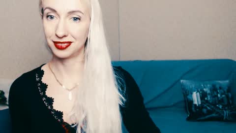 Snapshot of cute_smile_shy chatting on 02.25.25 cute_smile_shy online show from 02.25.25