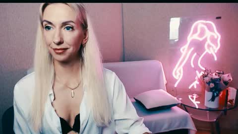 Snapshot of cute_smile_shy chatting on 10.02.25 cute_smile_shy online show from 10.02.25