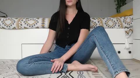 Snapshot of cuteemouse chatting on 09.28.25 Anna online show from 09.28.25