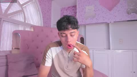 cutenaked_ online show from 12.17.25