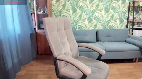 Snapshot of cutepawskitter chatting on 11.11.25 cutepawskitter online show from 11.11.25