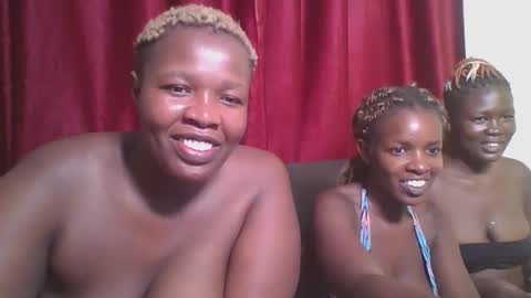 Snapshot of cutey_mellanin chatting on 02.11.25 cutey_mellanin online show from 02.11.25