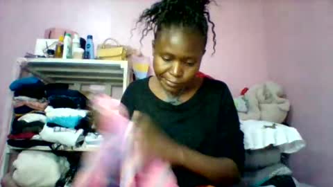 Snapshot of cutezola chatting on 09.14.25 cutezola online show from 09.14.25