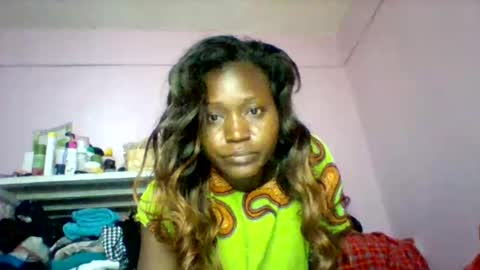 Snapshot of cutezola chatting on 10.05.25 cutezola online show from 10.05.25