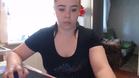 Snapshot of cutiemarine chatting on 04.27.26 cutiemarine online show from 04.27.26
