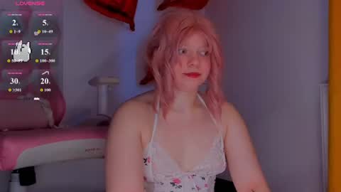 Snapshot of cutiesue chatting on 07.12.26 CutieSue online show from 07.12.26
