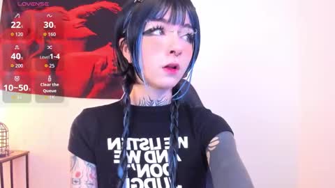 cel I am independent Help me reach 200 thumbs up uwu online show from 11.26.25