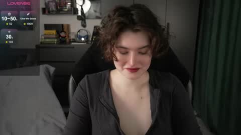 Helen Blossom online show from 05.05.26