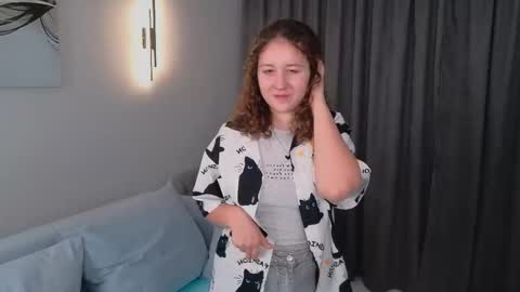 Snapshot of cynthia_myers chatting on 10.21.25 Lola online show from 10.21.25