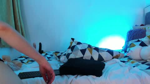 Snapshot of cynthiaa33 chatting on 01.20.25 cynthiaa33 online show from 01.20.25