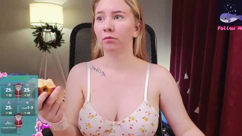 Snapshot of d0nna_ chatting on 12.17.24 Donna online show from 12.17.24