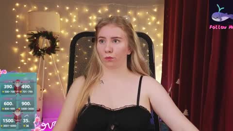 Snapshot of d0nna_ chatting on 12.19.24 Donna online show from 12.19.24